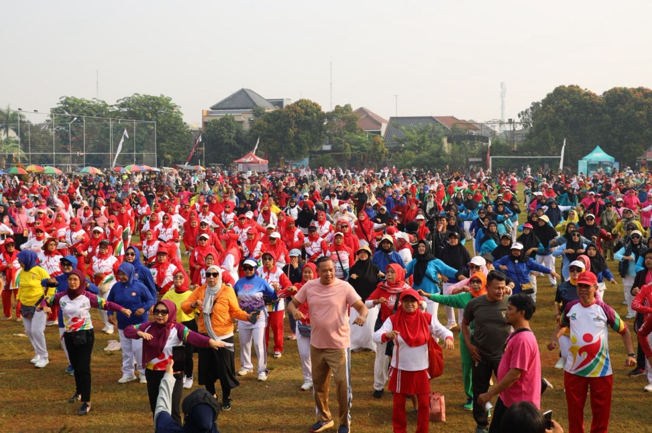 Ribuan Warga Ramaikan Festival Olahraga Kesehatan dan Kebugaran, Wali Kota Bekasi Ajak Peduli Lingkungan
