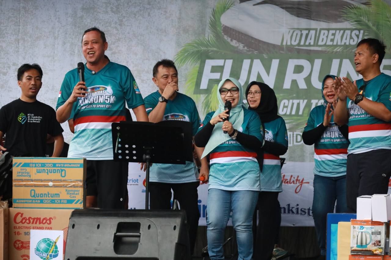 Antusias Warga Ikut FUN RUN Kota Bekasi 2025